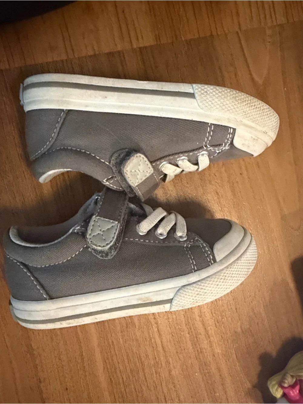 FootMates Gray Canvas Kids Sneakers with Velcro Strap size 5